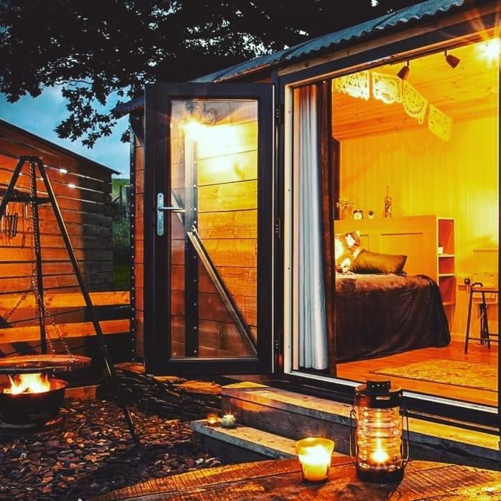 Under The Oak Glamping Hotel Caerphilly Exterior photo