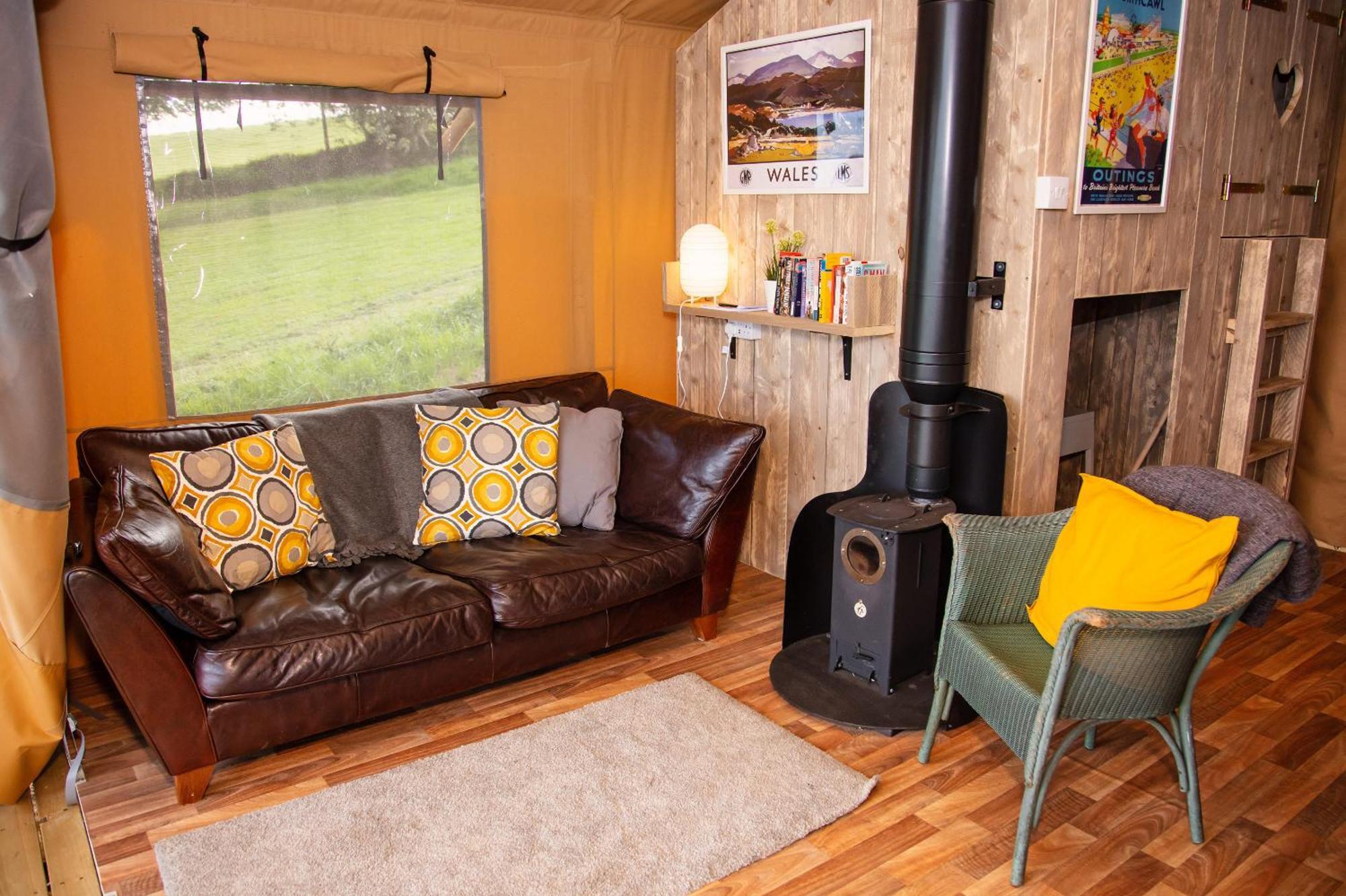 Under The Oak Glamping Hotel Caerphilly Exterior photo