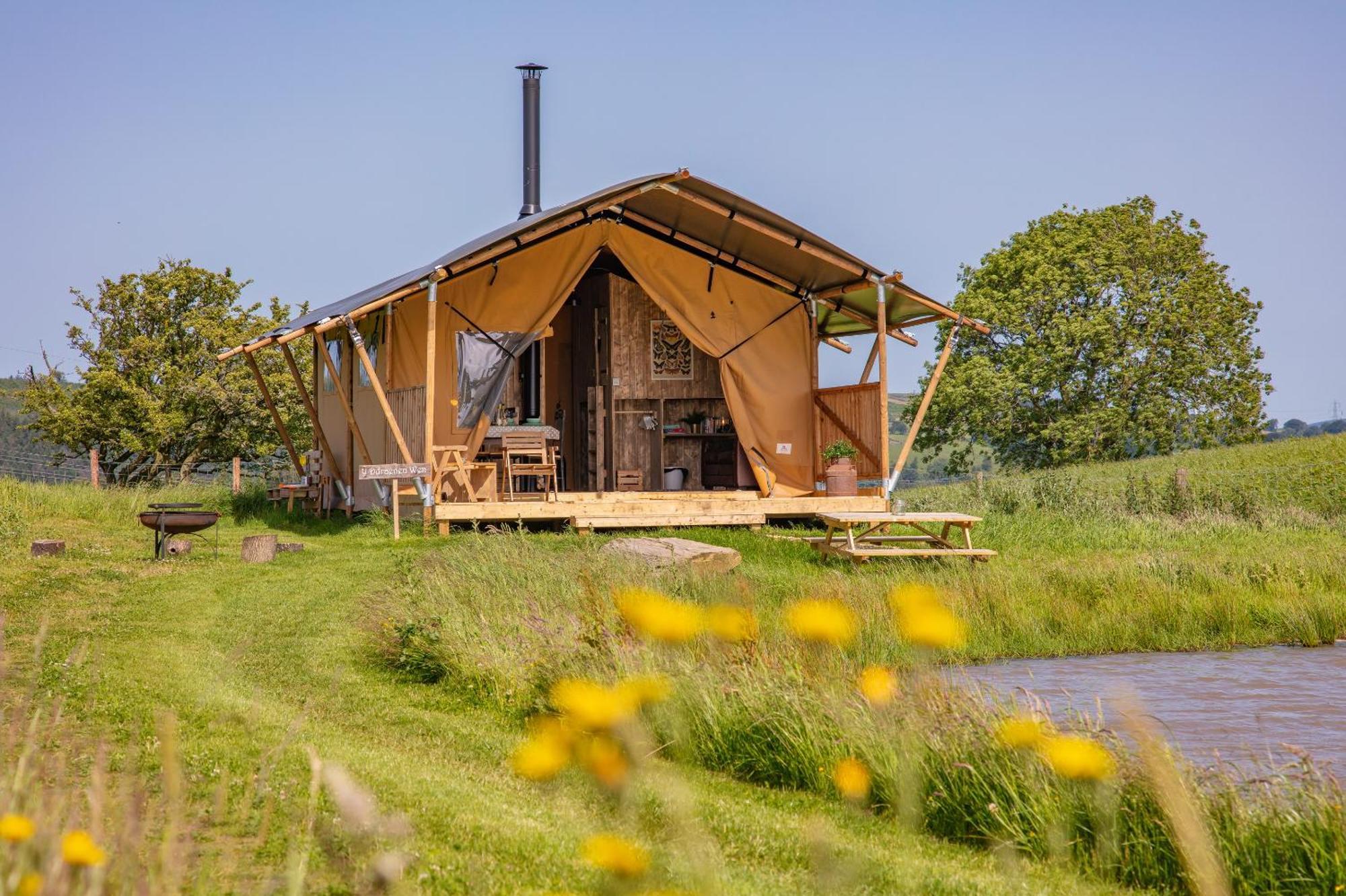 Under The Oak Glamping Hotel Caerphilly Exterior photo