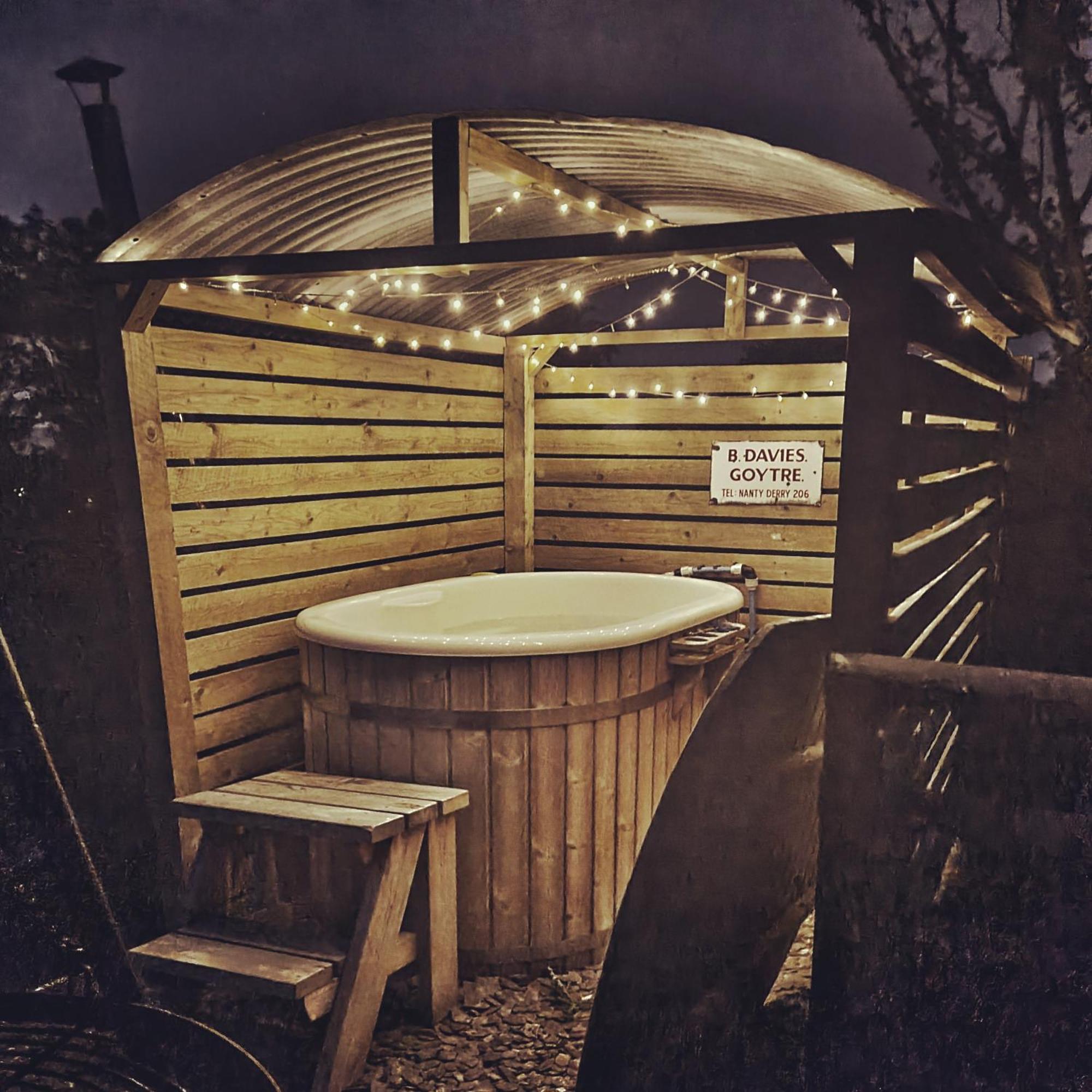 Under The Oak Glamping Hotel Caerphilly Exterior photo