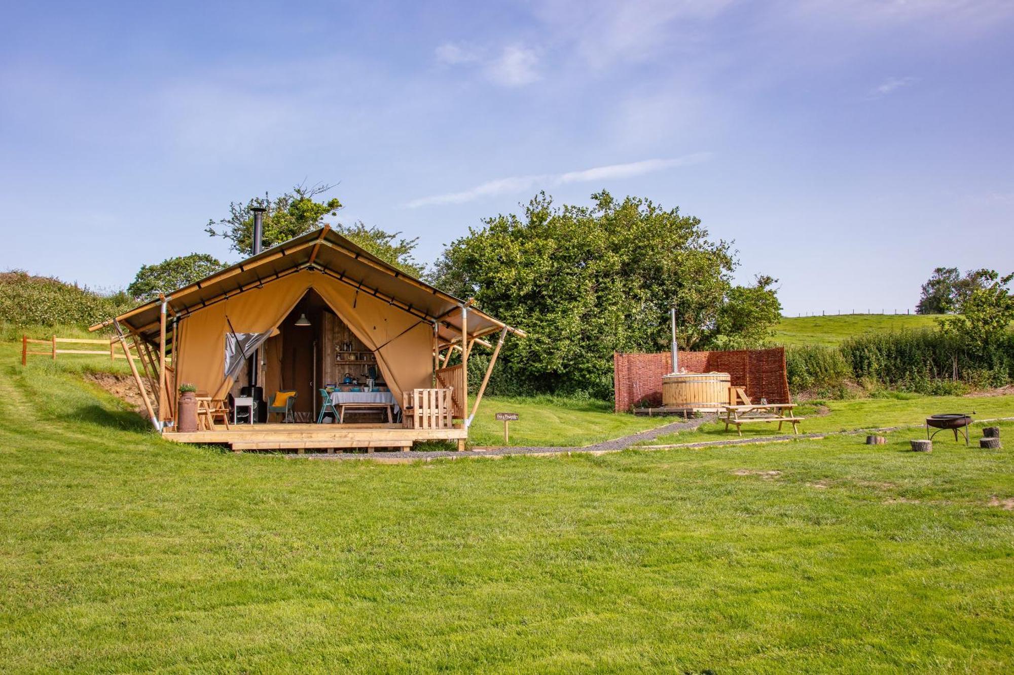 Under The Oak Glamping Hotel Caerphilly Exterior photo