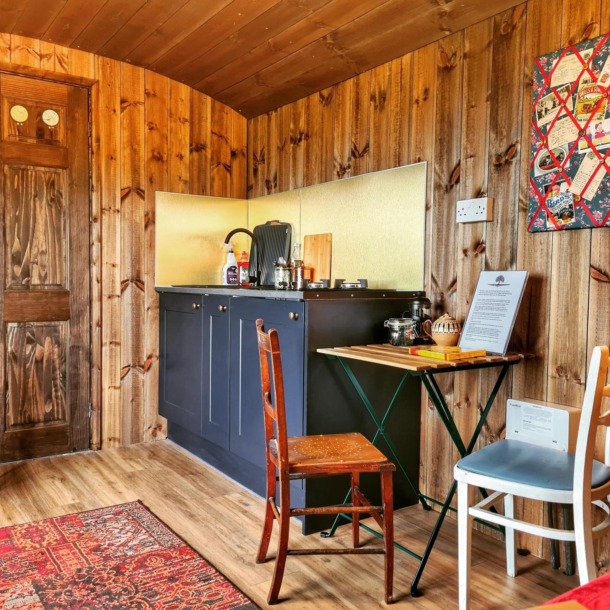 Under The Oak Glamping Hotel Caerphilly Exterior photo