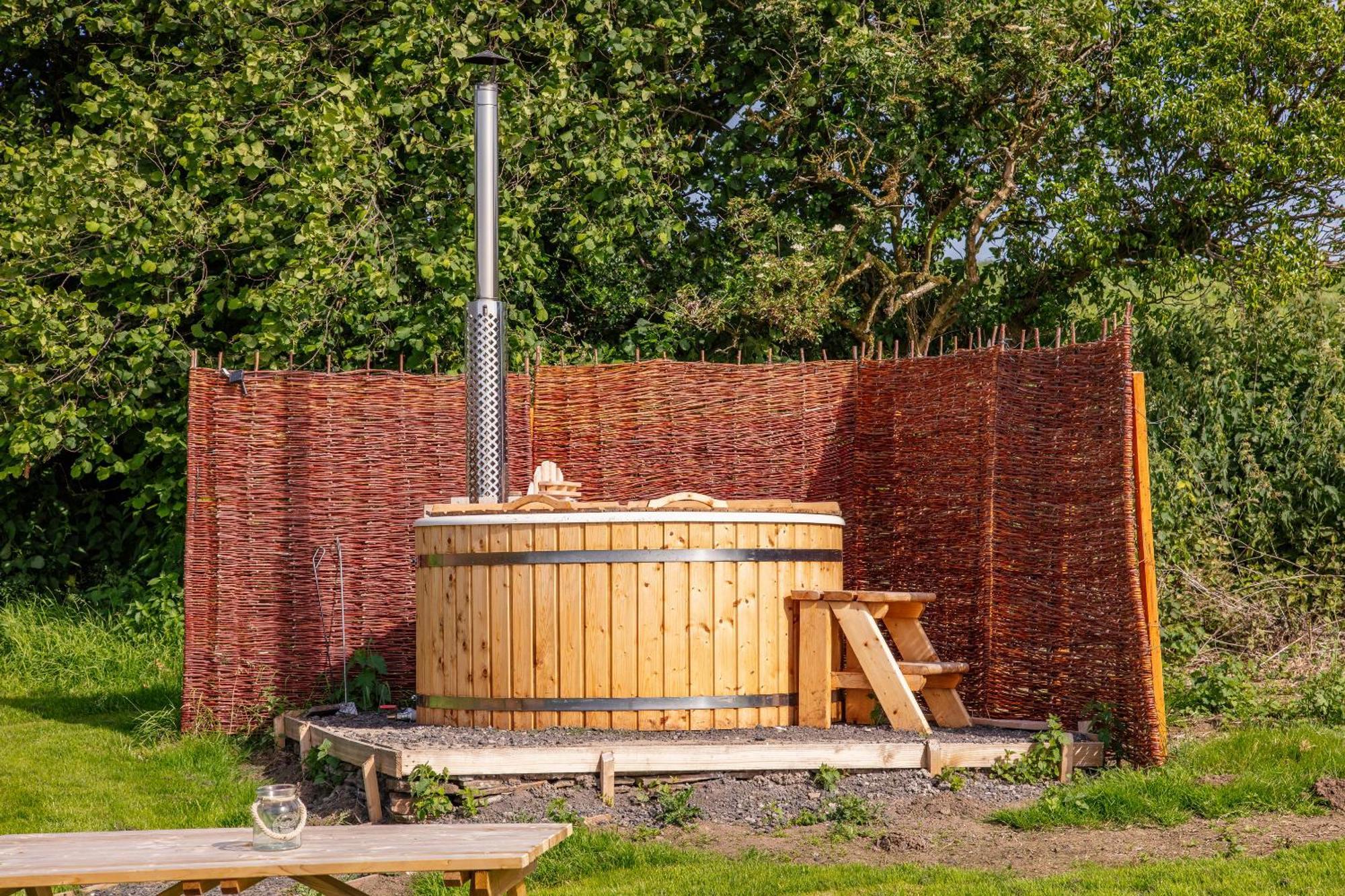 Under The Oak Glamping Hotel Caerphilly Exterior photo
