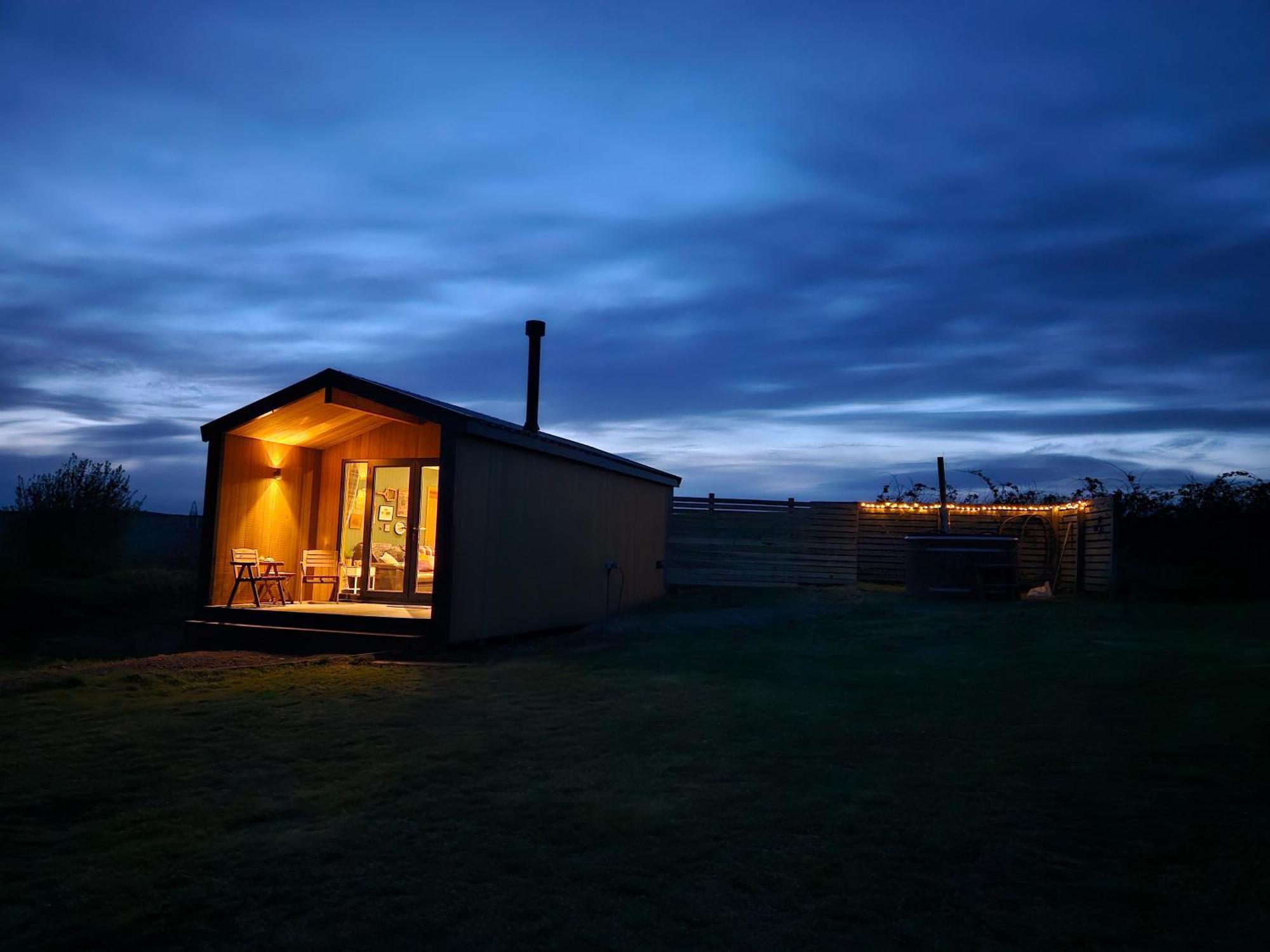 Under The Oak Glamping Hotel Caerphilly Exterior photo