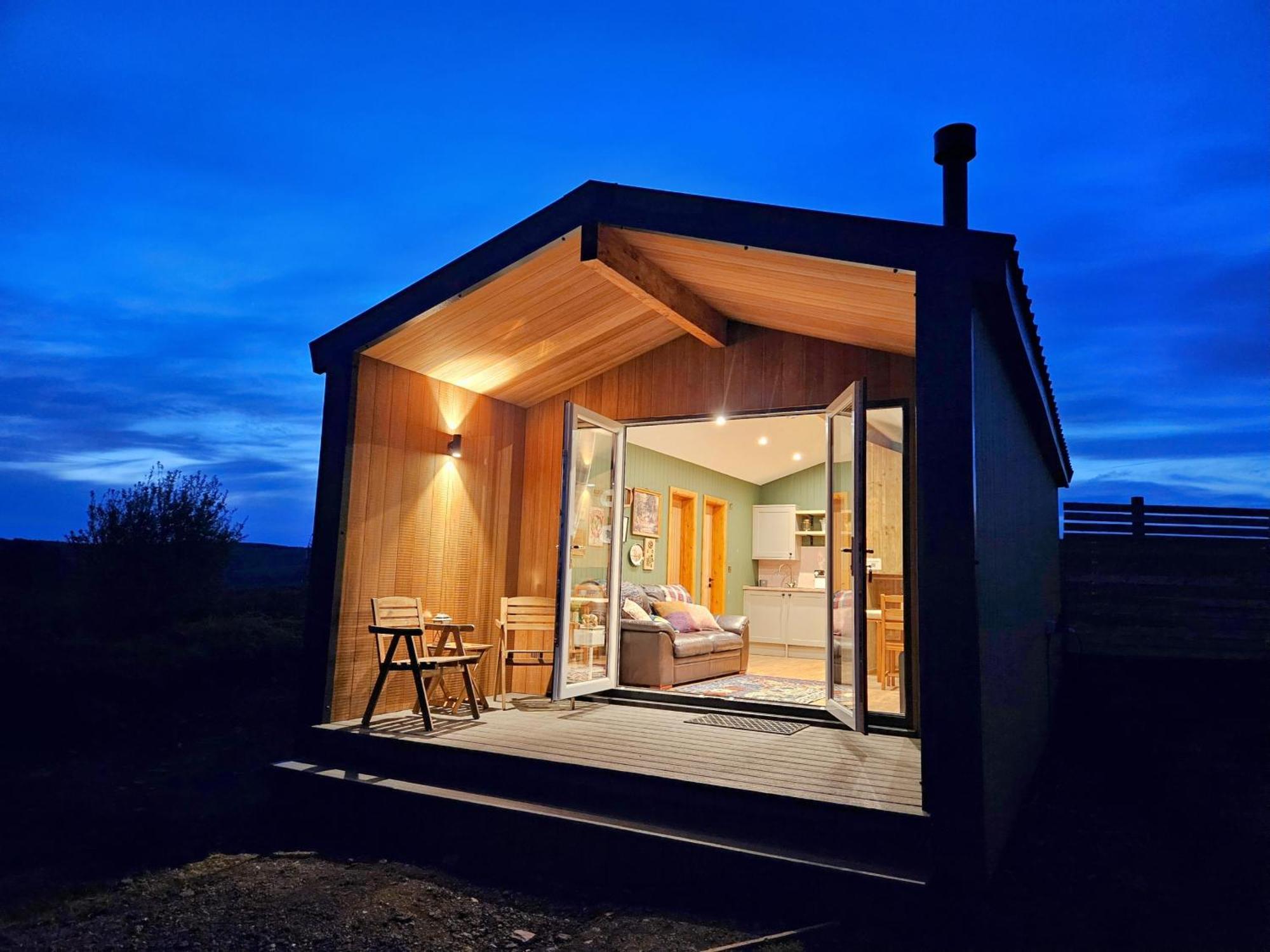Under The Oak Glamping Hotel Caerphilly Exterior photo