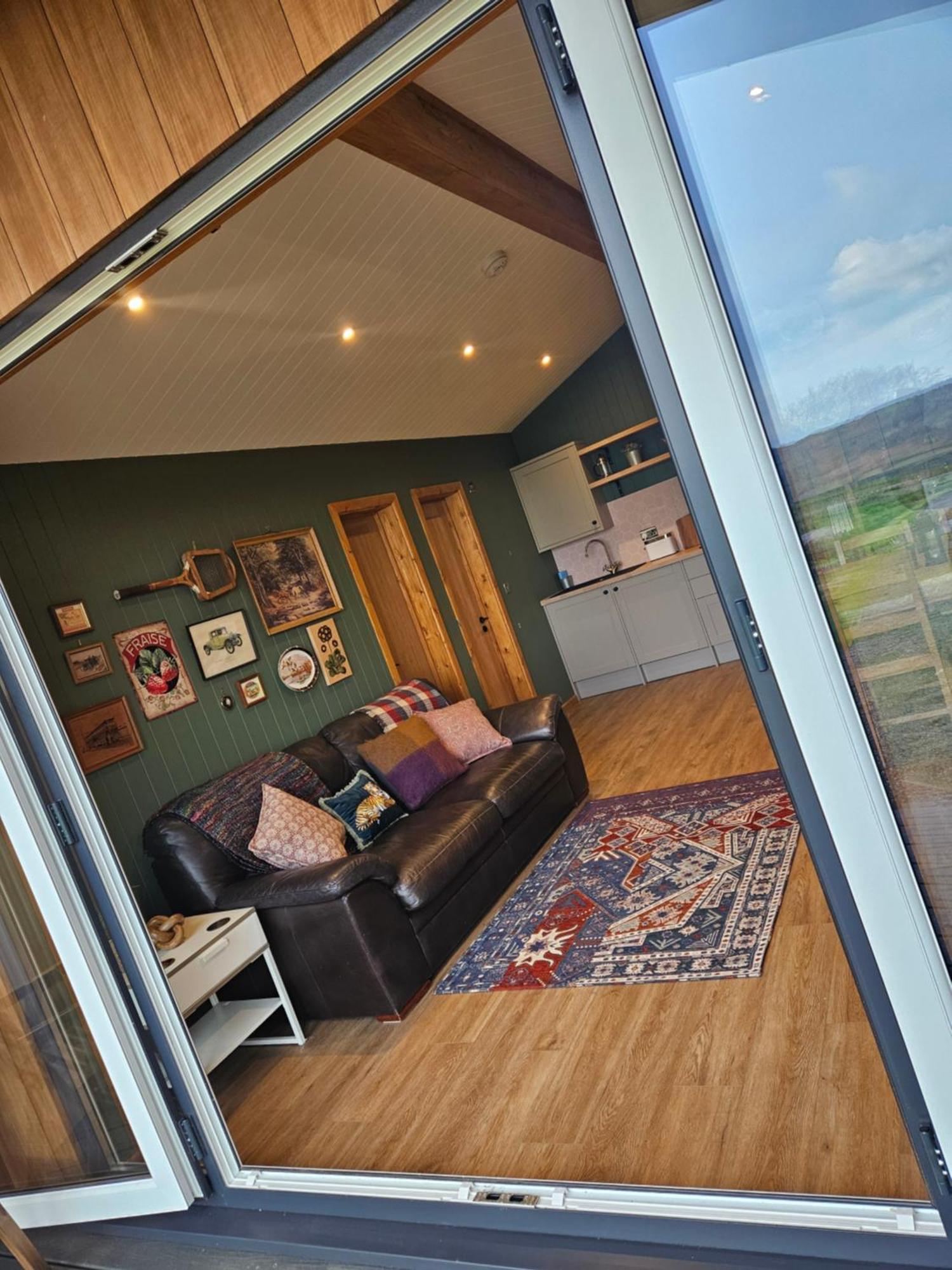 Under The Oak Glamping Hotel Caerphilly Exterior photo