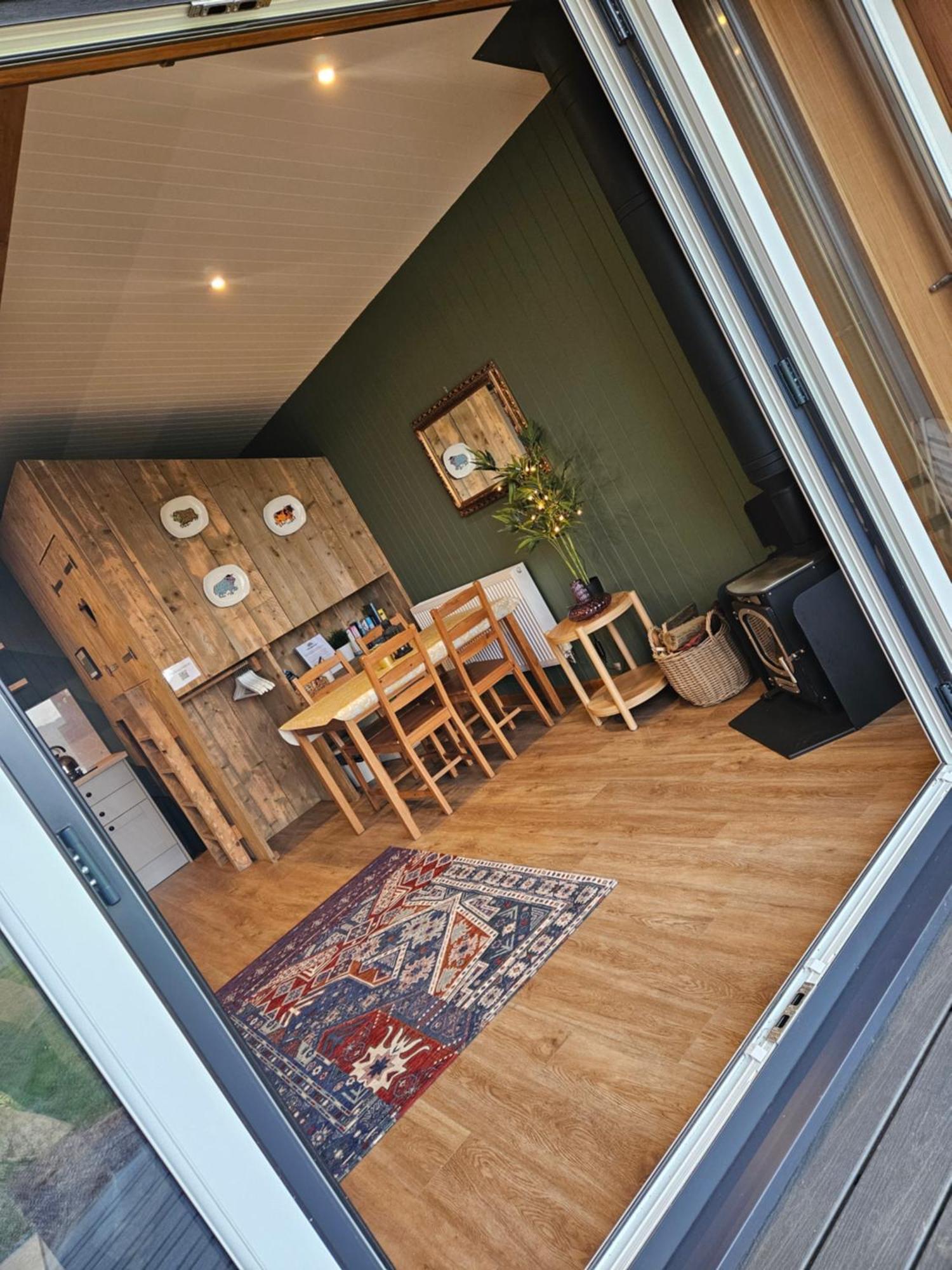 Under The Oak Glamping Hotel Caerphilly Exterior photo